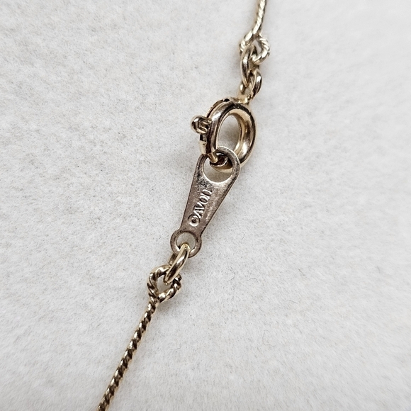 VINTAGE Avon Gold Tone White Faux Pearl Cluster Beaded Dainty Necklace - Picture 5 of 6